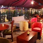 Hotel Windsor House Inn By Geh Suites 